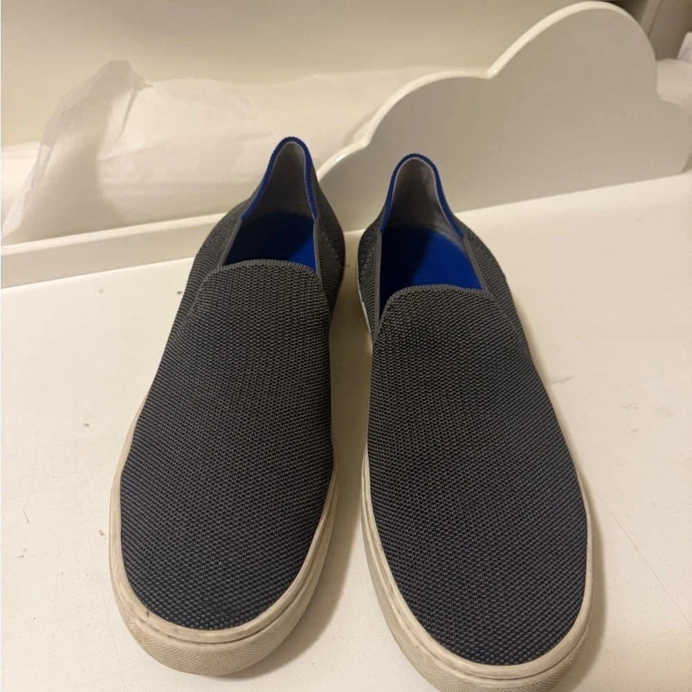 Rothy's THE SNEAKER Recycled Gray Knit Slip On, cream and Blue in the back